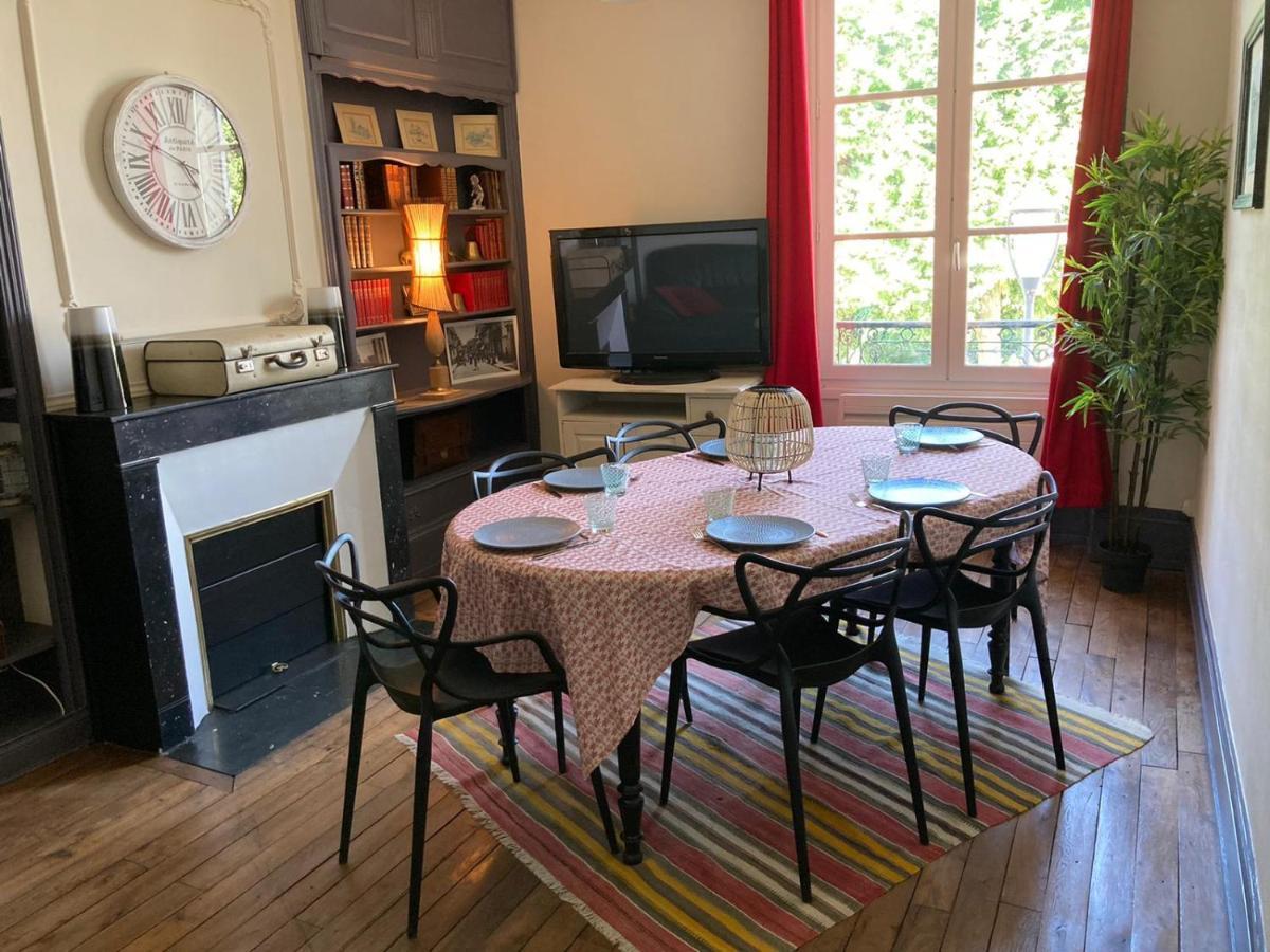 Et Au Pied Coule Une Riviere, Situation Et Vue Ideales Auxerre Exterior foto