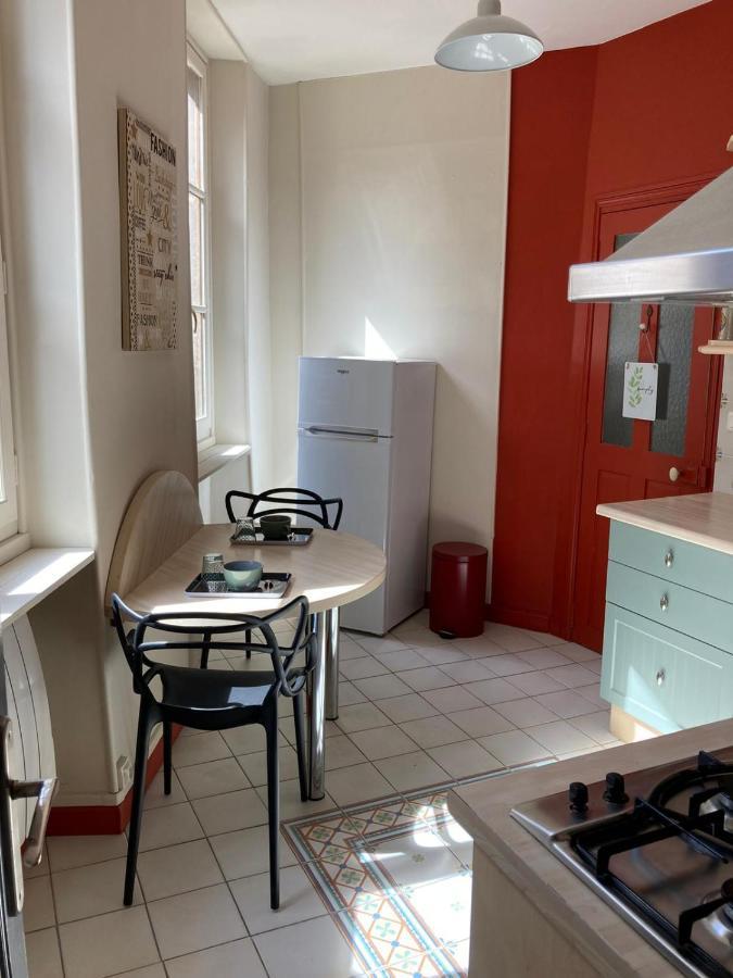 Et Au Pied Coule Une Riviere, Situation Et Vue Ideales Auxerre Exterior foto