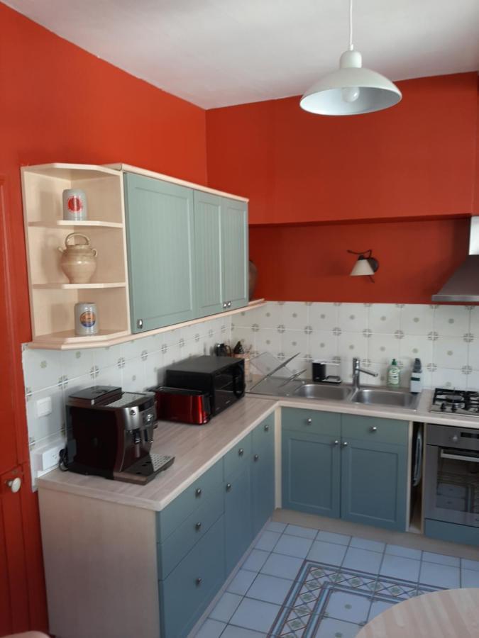 Et Au Pied Coule Une Riviere, Situation Et Vue Ideales Auxerre Exterior foto