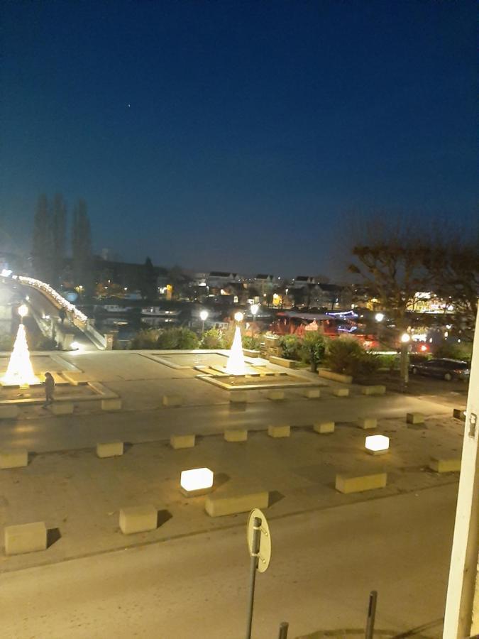 Et Au Pied Coule Une Riviere, Situation Et Vue Ideales Auxerre Exterior foto